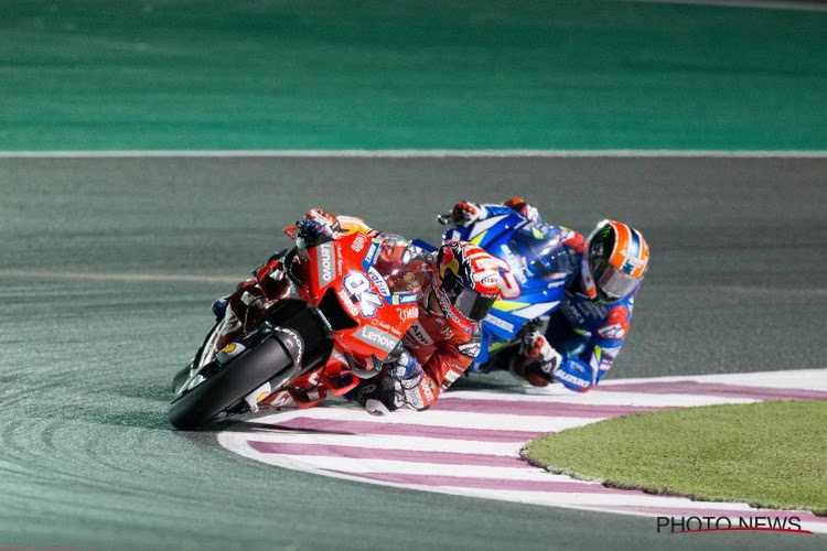 🎥 Moto GP-rijder komt met de schrik vrij na crash