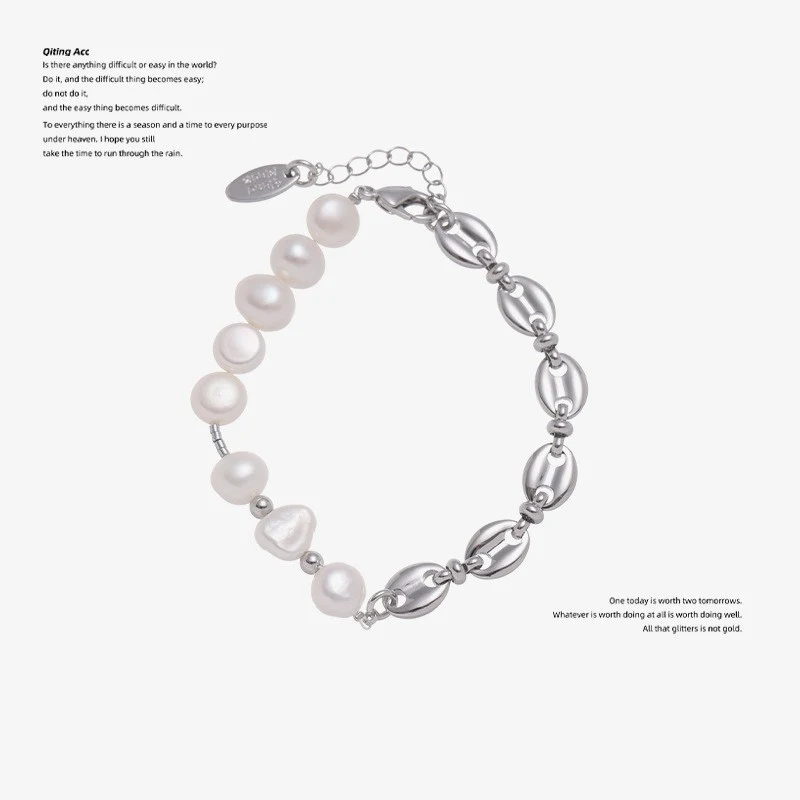 Pulseira de pérolas de água doce natural, um toque de sofisticação. Adicione um brilho elegante ao seu visual com esta joia atemporal.