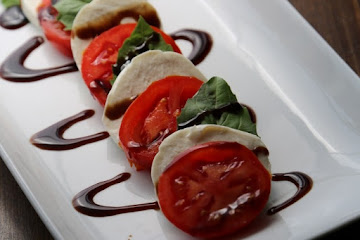Seriously easy and oh so delicious Caprese Salad