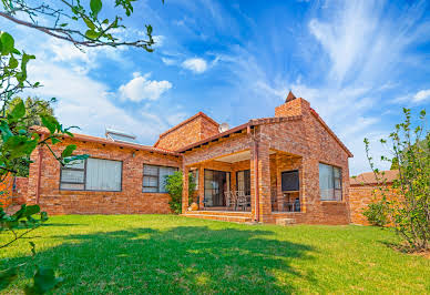 House with garden 1