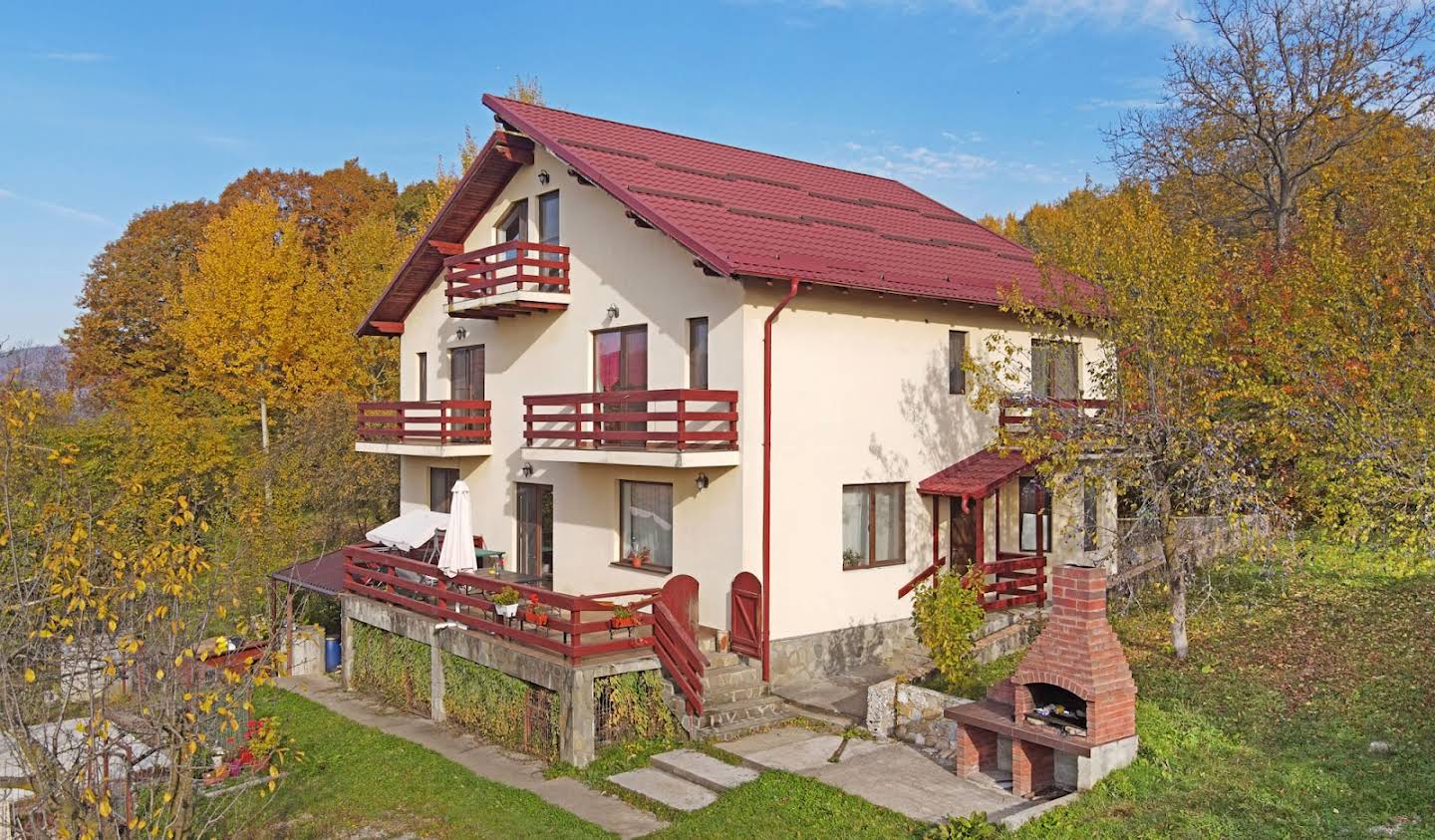 House with garden and terrace Nistorești