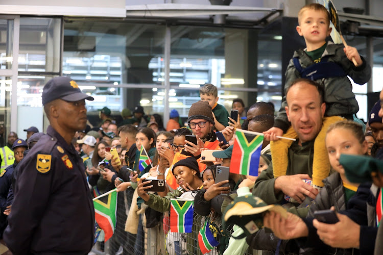 South African rugby players received a rapturous welcome from excited fans at OR Tambo international Airport.