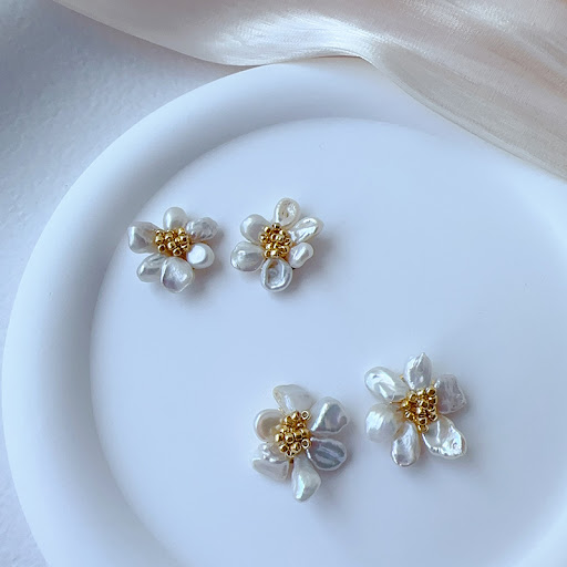 Title 6, Womens Natural Baroque Pearl Flower Earrings H...