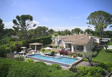 Villa with pool 4