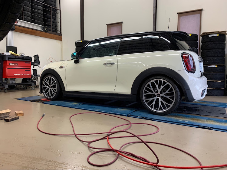 ミニクーパーSの車高調整・コロナウイルスに負けるなに関するカスタム事例の投稿画像2枚目