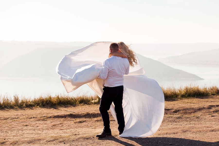 Fotógrafo de casamento Liliya Turok (lilyaturok). Foto de 14 de dezembro 2015