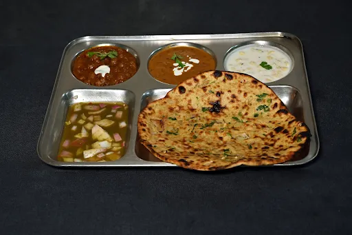 Aloo Pyaz Naan With Chole Combo