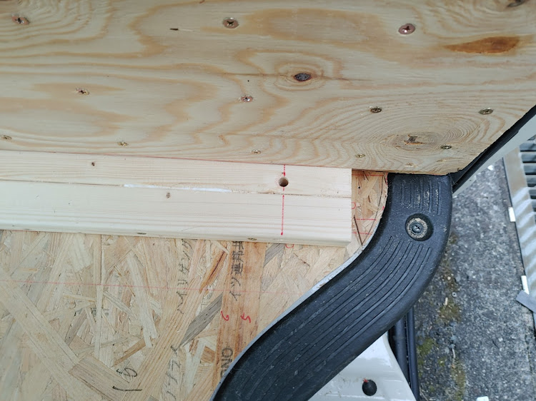 ハイエースバンのベッド・セカンドテーブル DIYに関するカスタム事例の投稿画像6枚目