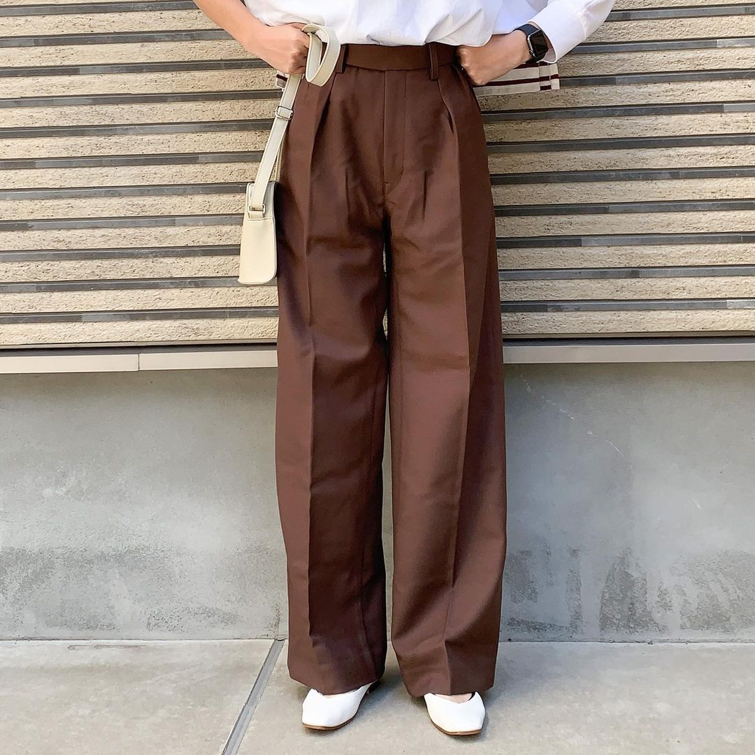 パンツ【新品未使用】UNIQLO U  ウールブレンドタックパンツ　64 brown