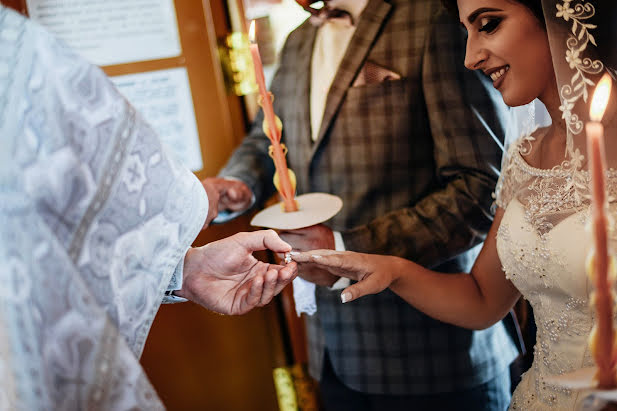 Fotógrafo de casamento Violetta Careva (carevaviola). Foto de 27 de setembro 2018