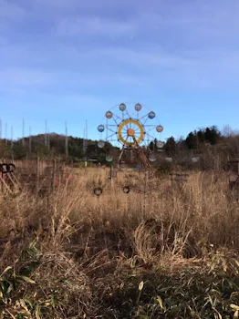 廃墟の遊園地