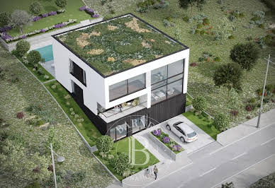 Villa with garden and terrace 4