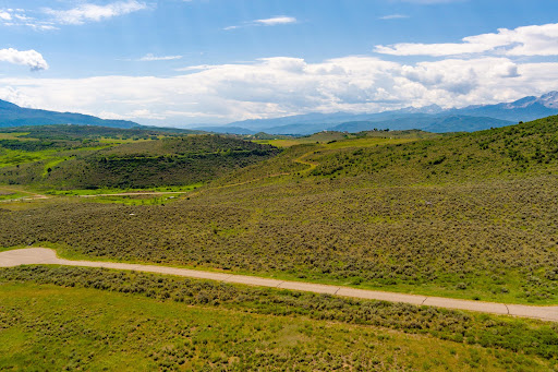 Luxury property for sale in Carbondale (United States) - Vast green rolling land, country road
