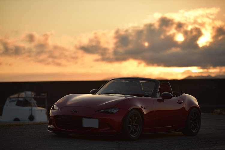 ロードスターのいつもイイねやコメントありがとうございます(*´▽`人)♡・マジックアワーと愛車・朝活撮影📷に関するカスタム事例の投稿画像3枚目