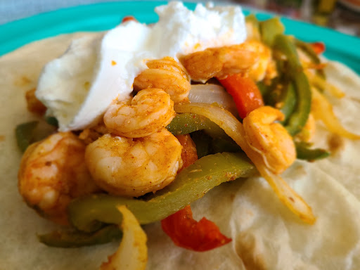 Air Fryer Shrimp Fajitas with veggies and sour cream