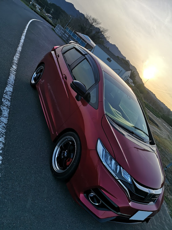 フィットのDIY・ドライブ・車高調整・夕陽に関するカスタム事例の投稿画像1枚目