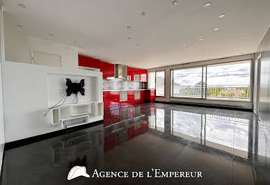 Appartement avec terrasse et piscine 12