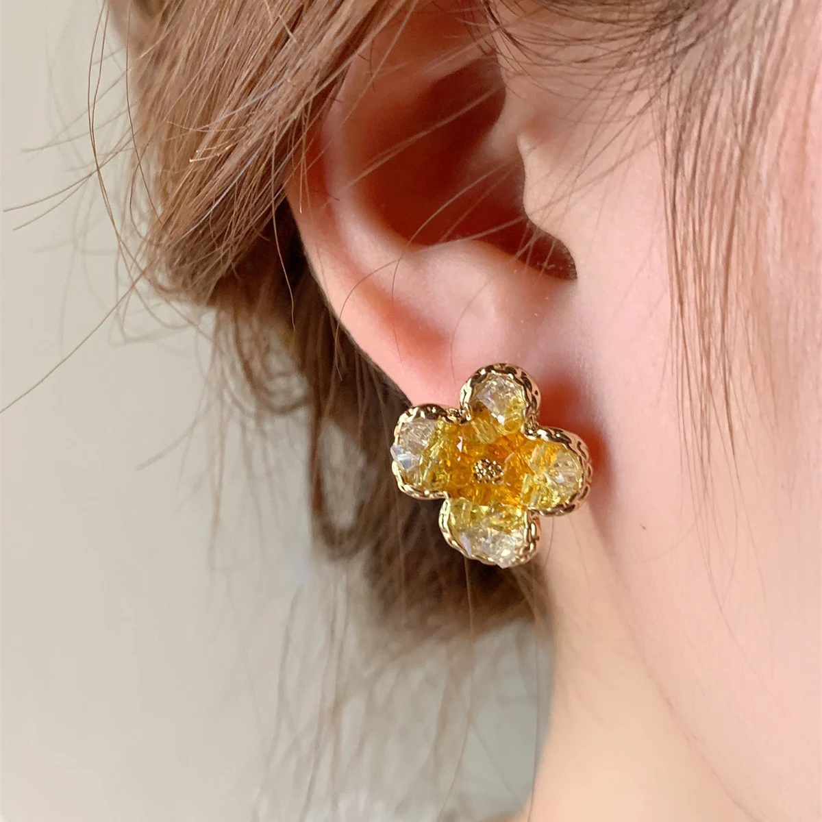 Title 6, Boucles doreilles clous fleur de jasmin pour f...