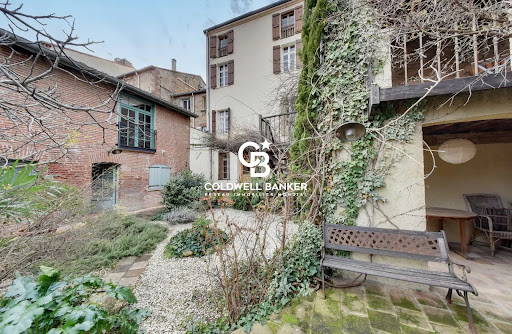 House with garden 3