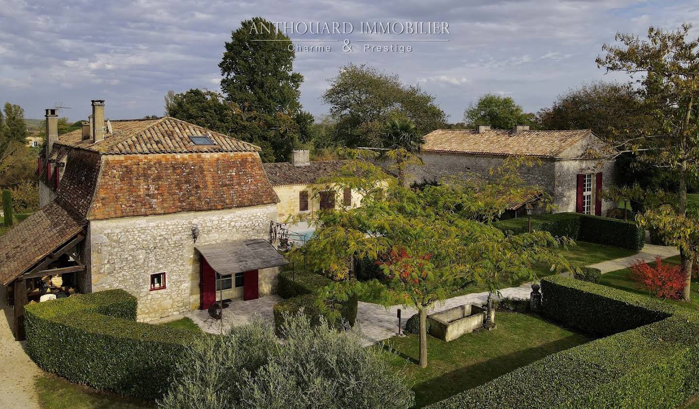 Propriété avec piscine et jardin Gardonne