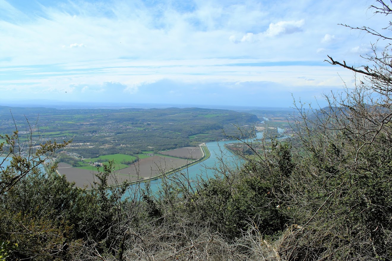 Bénonces-Rochers de La Cra par la Croix de Cuny - Page 2 YG5p7ykkR7AD8LPWKyEoB0Gm41YNmA9rZ3PJgiF1cpFohCCgro9ELsli-EQ4mKCzAcZyZu_v_kztXa6R3SnfjEAyMAoQN3oRb4gGnSYs0EuX3jg652xA6ps_G-jdsHlunXK1XXh7Xhcw3mvgnU1x0WMcXVXwMg8hbUYuWsiOJlrD9fILTwEePG6mREWrqCYpB7bsYQskd7DeJVGWyNb6jttttIAqOFx0ZPJMMLKtMc-Y_xkXVw21NgBy-EiYfmGC6_K48TqUDQoBft8vXhRGwi555BkMO0t2dgPbXQqysINIFD3qYIYPkKDO2L2VLJZnM9_SFsA3dUwrKDQSrbH9HZ5tnJ8vzZBreriHDupvTj6BJO-jd-HkSPUXSjHAAzmLxyDpNaEo_yawVfUp0MNzbtqSoKLgYg-LNOsklAew3E3nA62BLngkl8lf4tQfcfjH4i_G-MCRDqqasDT7YJNcroZNKt70zinJukuc1nQwj-Rmi1VHR_rvqJleXdfcbzV0NoJY4HeI_KV8bN80_9F7C22CDZ3NSfbsS1Pwy9LfFTdK_egQLUZf6TCkgIxHu6Wxx-9YhQ=w1320-h880-no