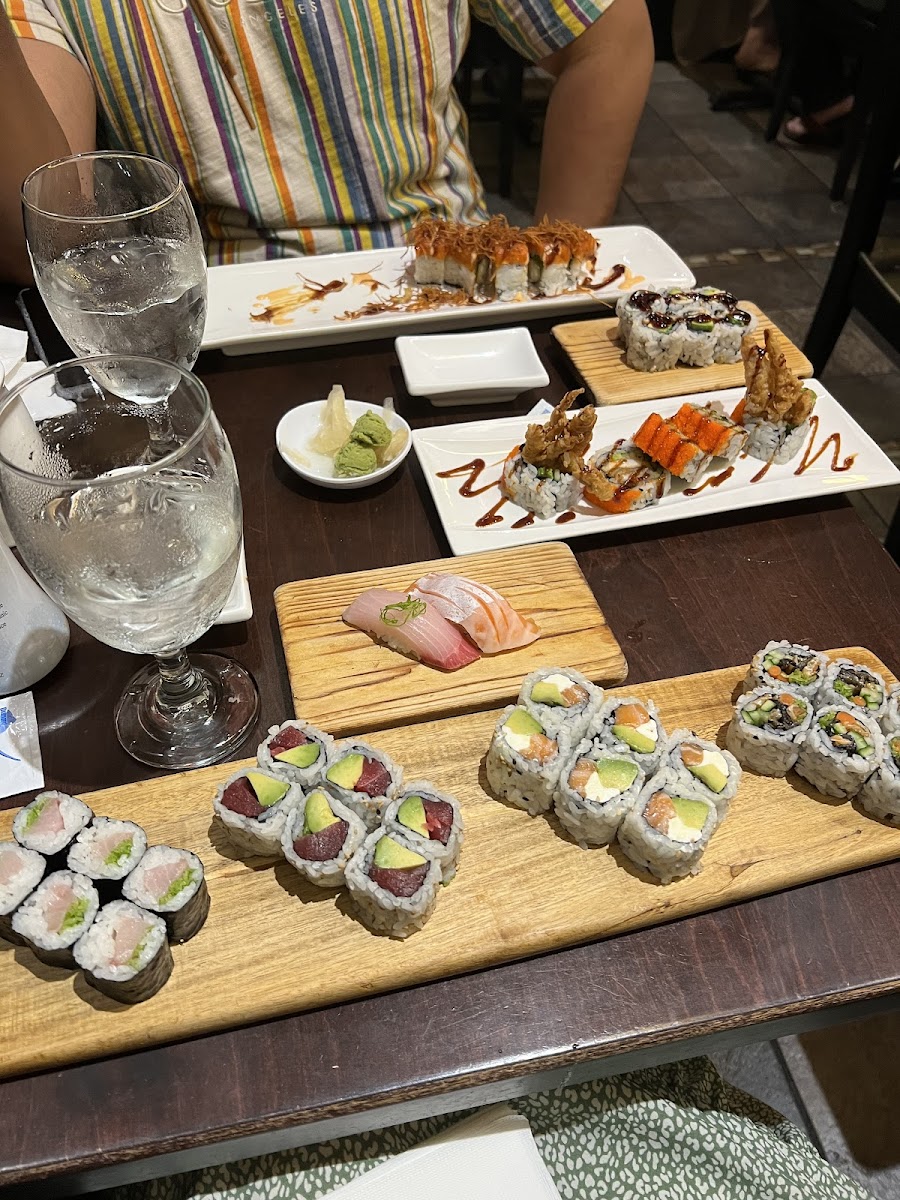 The four classic rolls on the bottom board are gf (yellowtail, tuna avocado, philly, salmon skin with no sauce) and the nigiri (yellowtail and salmon belly). The fancy looking rolls were for my gluten eating husband, he said they were fantastic but they werent gf)