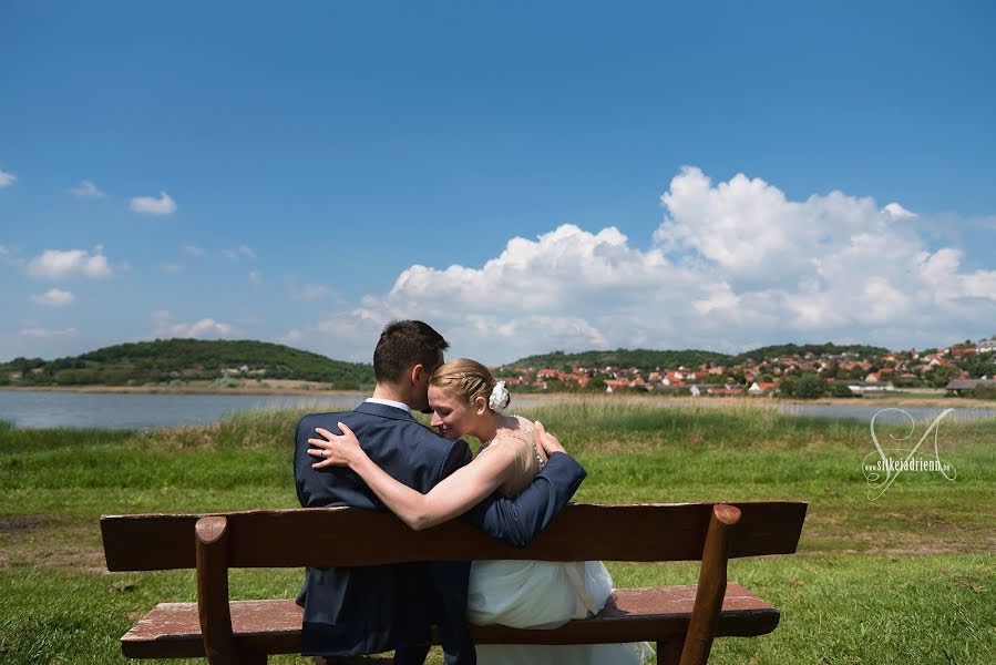 Fotógrafo de casamento Adrienn Sitkei (sitkeiadrienn). Foto de 3 de março 2019