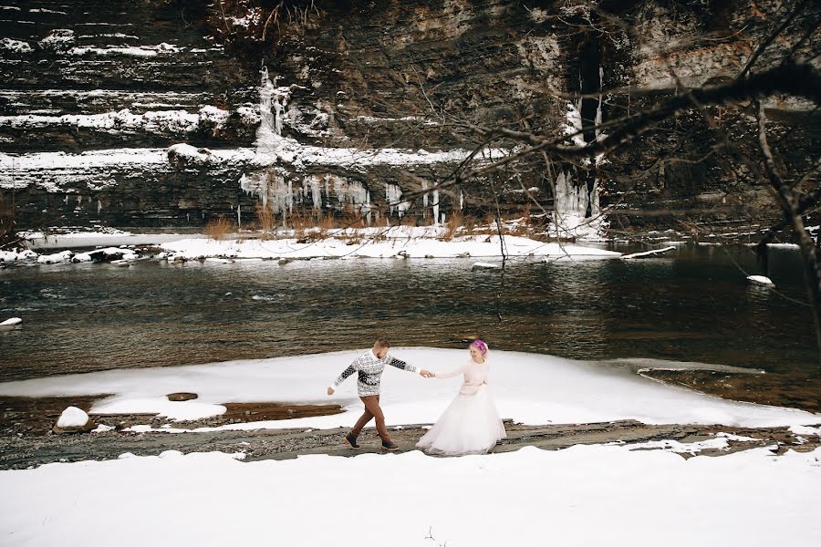 Fotógrafo de casamento Oksana Zakharchuk (youllow). Foto de 6 de janeiro 2019