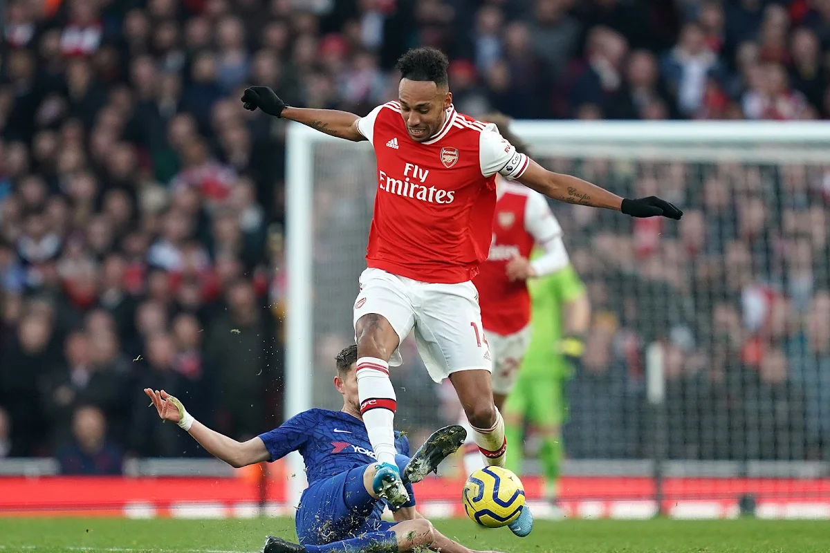 Arsenal ziet kans op Europa League door de neus geboord worden, nadat Pierre-Emerick Aubameyang zich kinderlijk laat beetnemen door Aston Villa-verdediger