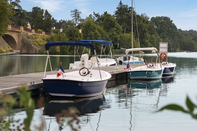 The Ruban Bleu Scoop 2 offers 80 nautical miles of electric boating.