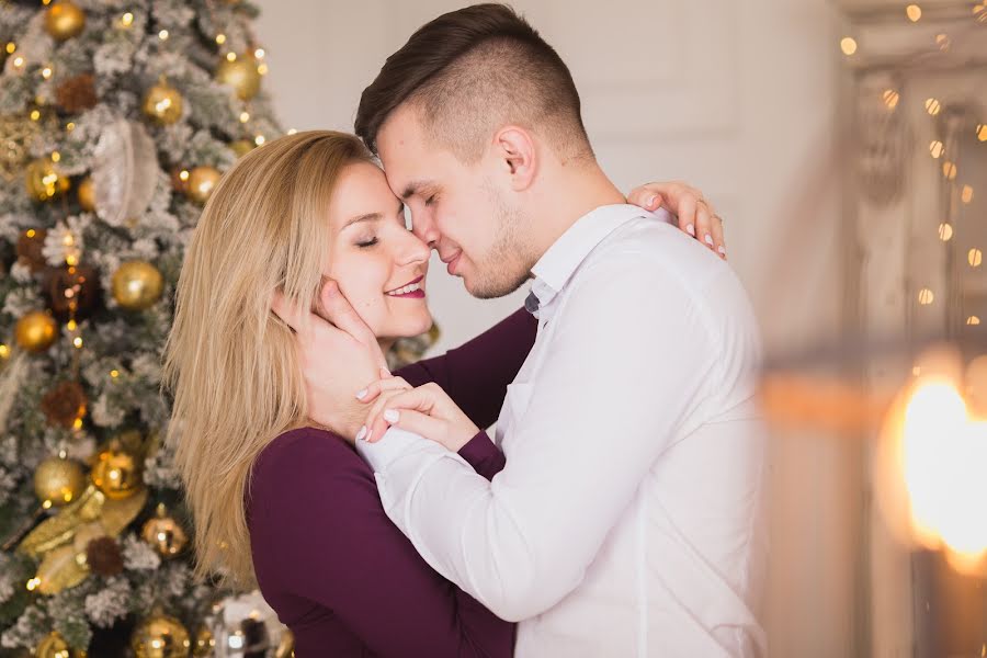 Fotógrafo de casamento Oksana Peshkova (ksyuhich). Foto de 25 de dezembro 2017