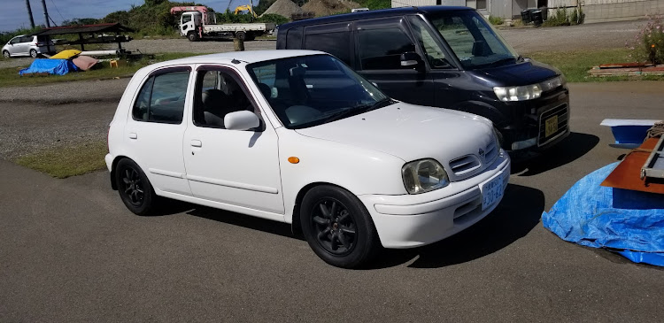マーチのホイール交換・車高調整に関するカスタム事例の投稿画像1枚目