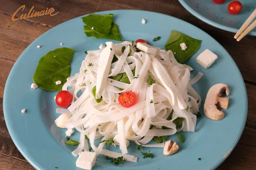 Flat Noodles With Spinach And Mushroom