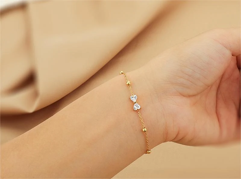 Damesarmband van titaniumstaal met strikdesign en zirkonia, hoogwaardige lichtgewicht luxe. Elegant en stijlvol.