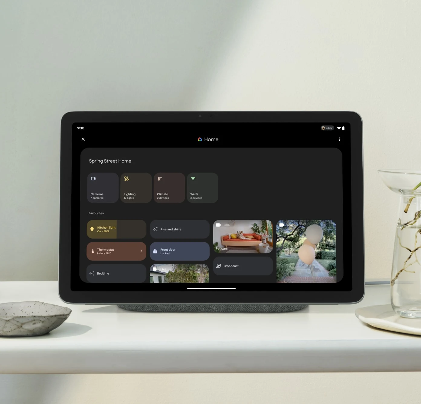 We see a Pixel Tablet with smart home controls on display.