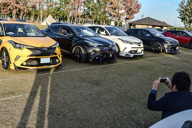 C-HRのアヒル隊・チームローガン・C-HR全国オフ・初顔合わせの方、感謝です☆・フォロワーさん全員と絡みたかった…(*´^`)に関するカスタム事例の投稿画像12枚目
