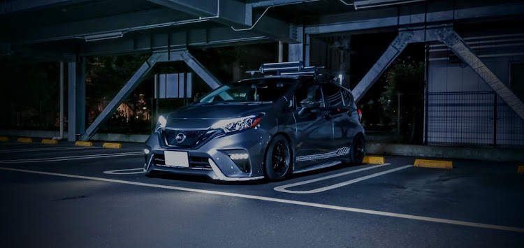 ノートの車高調整・毎日暑いですね😵熱中症には気を付けて下さい😣😄・ちょいシャコタン・立体駐車場盛れる・ヘラフラ系に関するカスタム事例の投稿画像2枚目