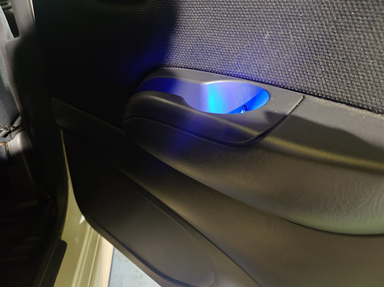 ムーヴカスタムの構造変更等検査に向けて改造・L902Sムーヴ・エアロダウンカスタムリミテッド・ドリンクホルダーイルミに関するカスタム事例の投稿画像3枚目