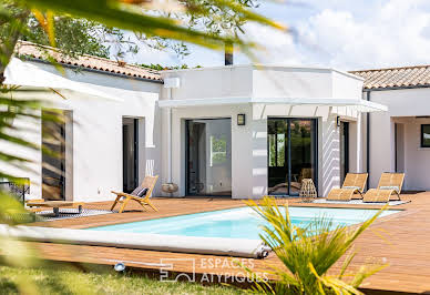 Maison avec piscine et terrasse 20