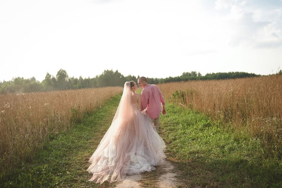 Fotografo di matrimoni Alya Malinovarenevaya (alyaalloha). Foto del 5 giugno 2019