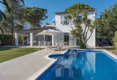 Villa with pool and terrace 8