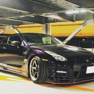 NISSAN GT-R