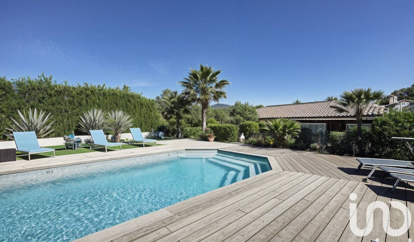 House with pool and terrace Grimaud