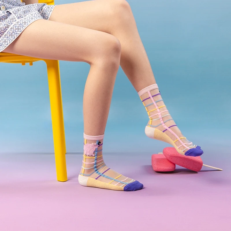 Nouveaux Bas Chaussettes d'été et de printemps pour femmes Motifs mignons de dessins animés Chaussettes tubulaires féminines