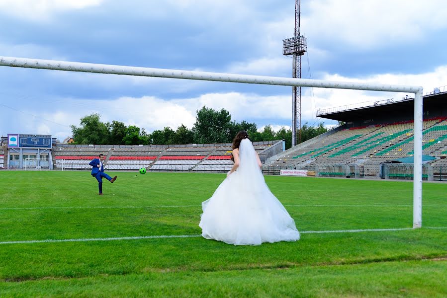 Fotógrafo de casamento Yuriy Syromyatnikov (yurilipphoto). Foto de 5 de outubro 2016