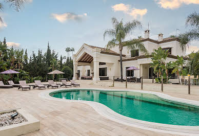 Maison avec piscine et jardin 18