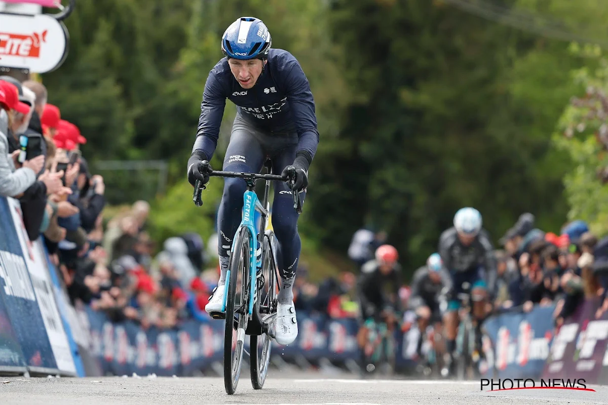 🎥 Onderkoelde favorieten geven allemaal op in Waalse Pijl, Maxim Van Gils mee op het podium