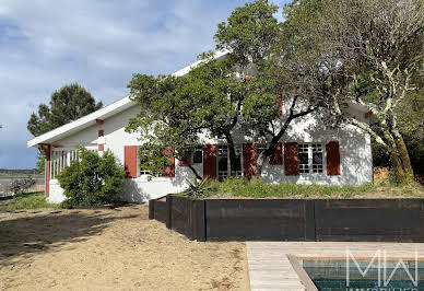 Villa with pool 9