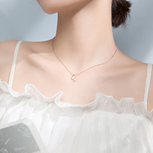 Title 3, Diamond clavicle chain, a touch of elegance and...