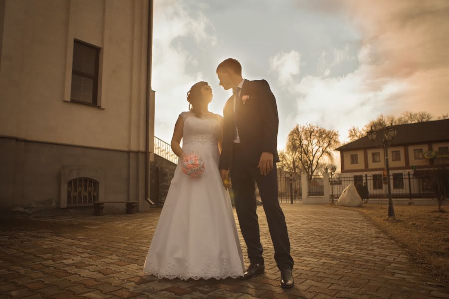 Fotógrafo de casamento Aleksey Mostovoy (palmera300991). Foto de 21 de março 2017